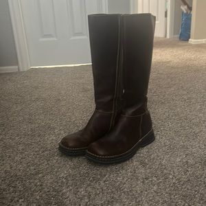 Born brown size 9/40